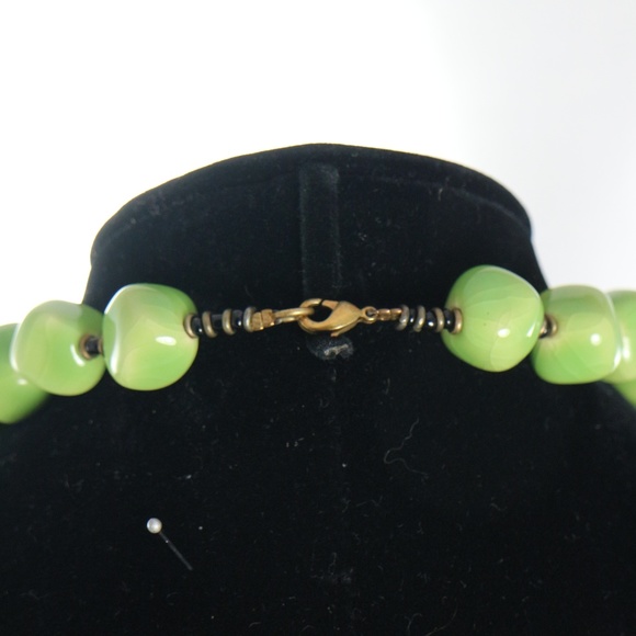 KAZURI '7 Beads Cubes' 18 inch Hand-Made Necklace - Picture 4 of 5